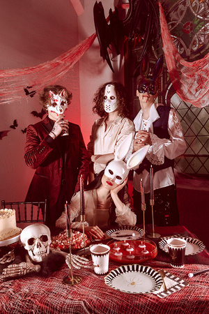 MASKA KRÓLIK 16.5 X 34 CM BIAŁA POŁYSKUJĄCA