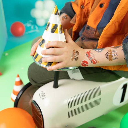 CZAPECZKI AUTA 6 SZT