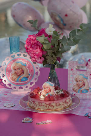 ŚWIECZKA NA TORT GIRLY 7 X 7,5 CM