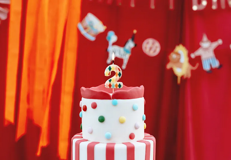 ŚWIECZKA URODZINOWA CYFRA 2 ROMBY 5,5 CM CYRK