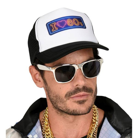 Czapka biało - czarna z daszkiem.