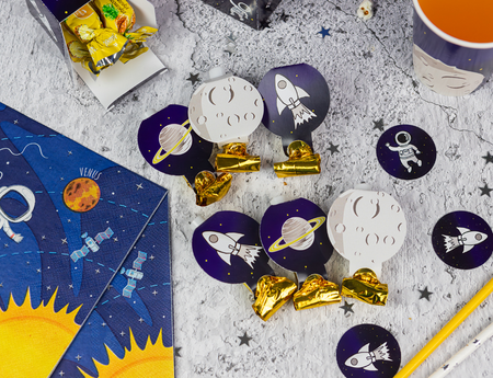 GWIZDKI TRĄBKI URODZINOWE KOSMOS 6 SZT.