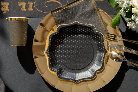 ZESTAW CZARNE TALERZYKI+KUBECZKI W ZŁOTE KROPKI