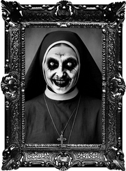 NAKLEJKA OBRAZ STRASZNEJ ZAKONNICY 58X45 CM HALLOWEEN