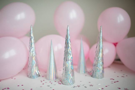 CZAPECZKI URODZINOWE RÓG JEDNOROŻCA 8 SZT.