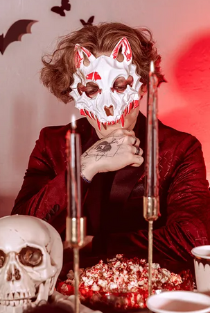 MASKA KRWAWY WILK 17 X 20 CM 